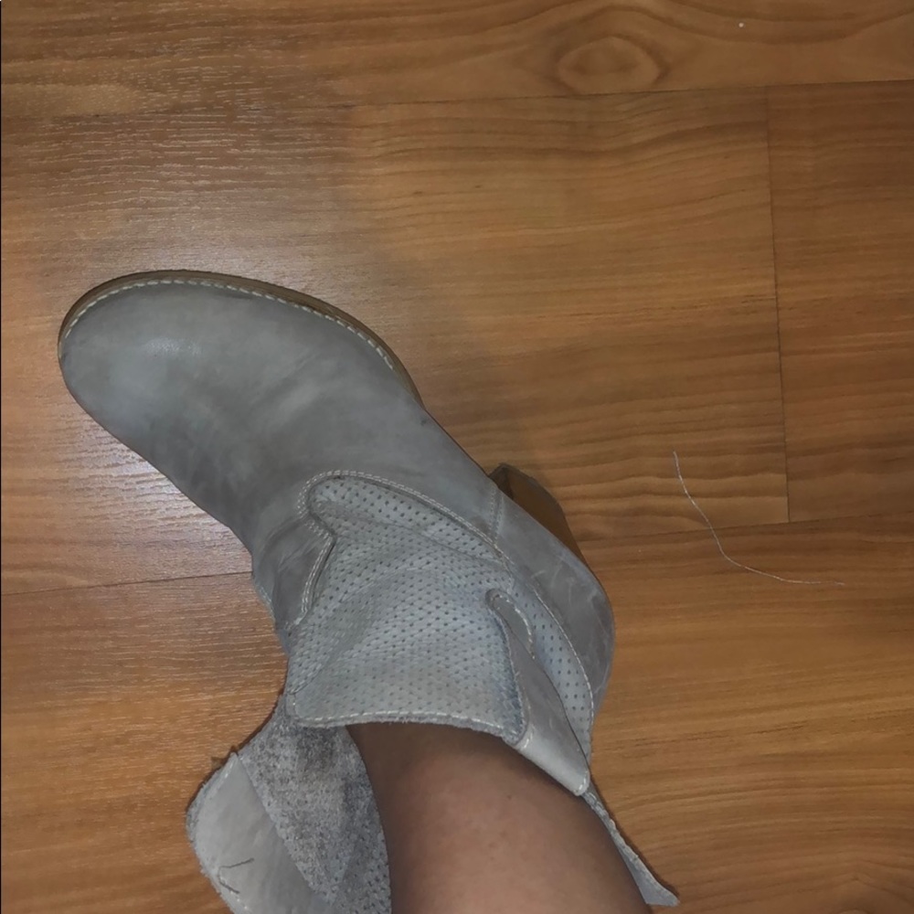 Boots - Picture 3 of 4
